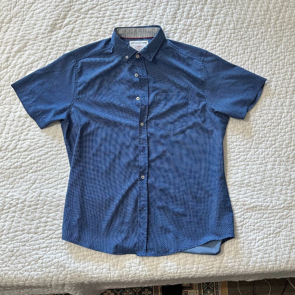 International Report - 4-Way Stretch - Men's Short Sleeve Button Down - Large